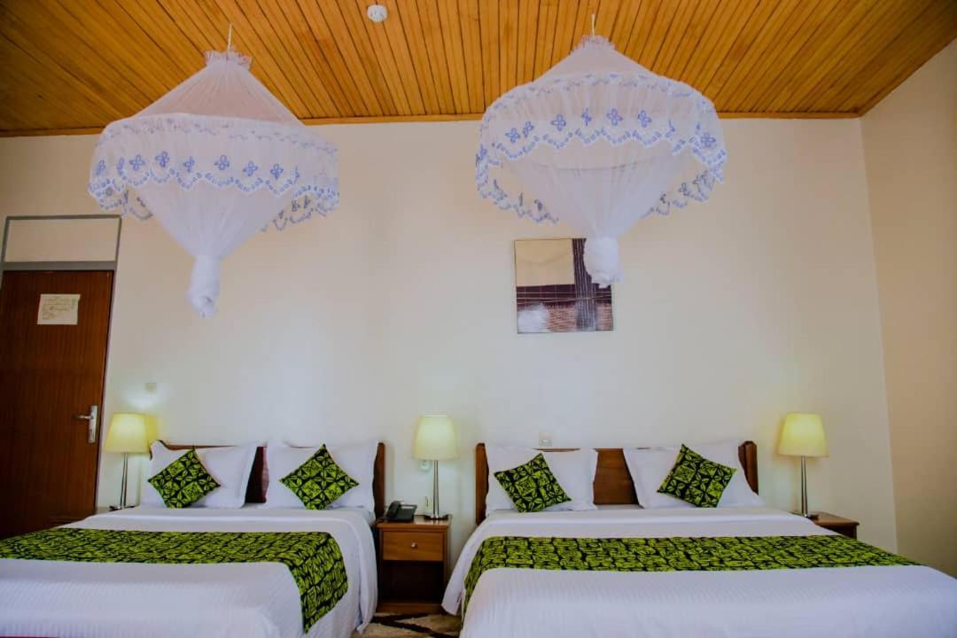 One Click Hotel Кігалі Екстер'єр фото